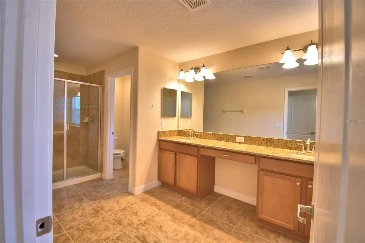 Slide show image of the Orlando Florida Home for Sale 46