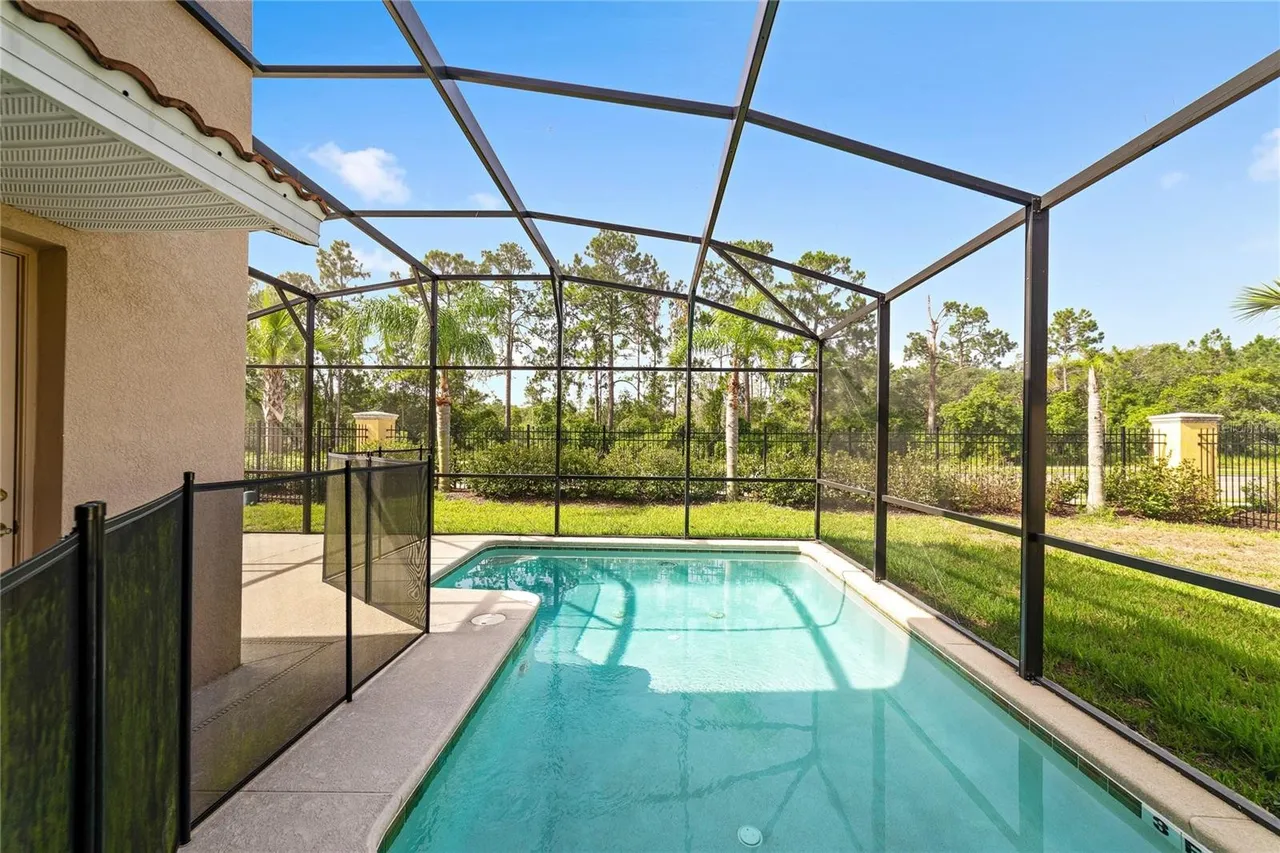 Slide show image of the Orlando Florida Home for Sale 49