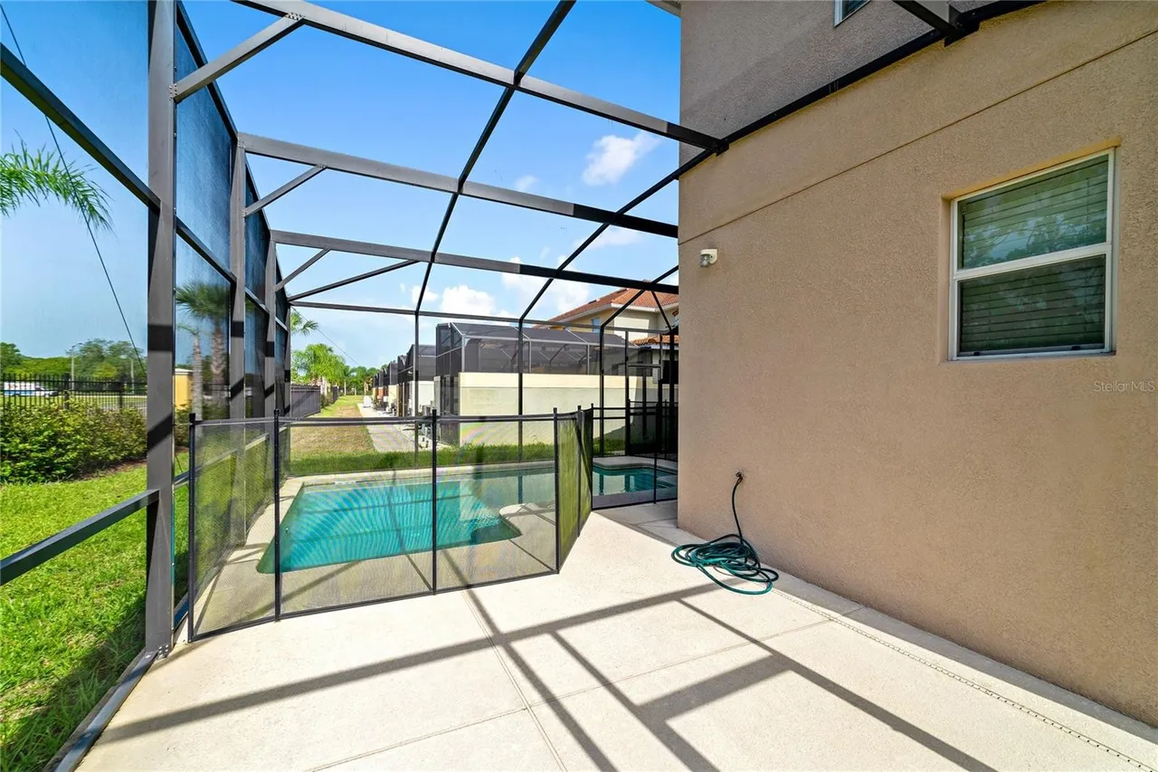 Slide show image of the Orlando Florida Home for Sale 50
