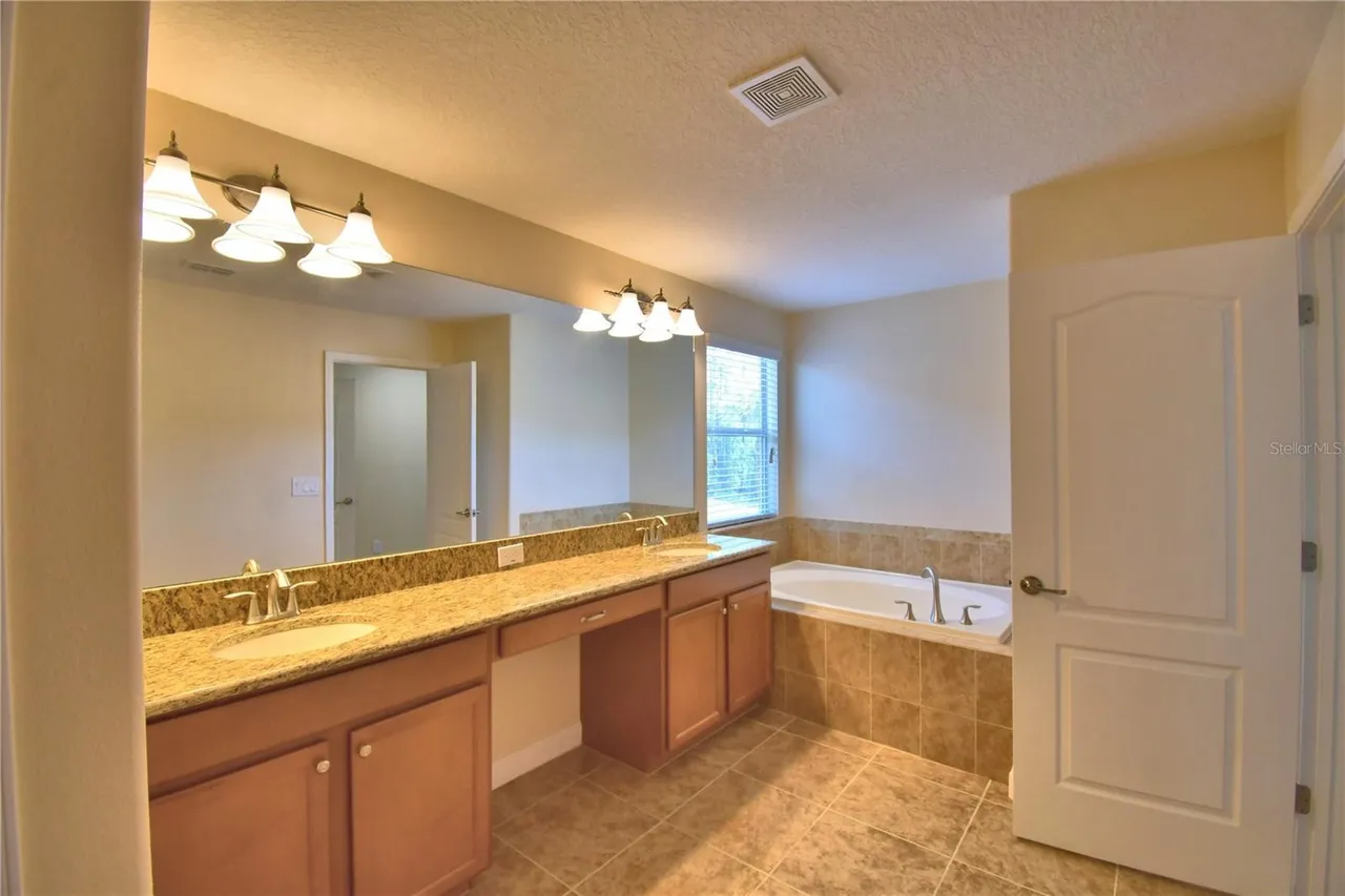 Slide show image of the Orlando Florida Home for Sale 52