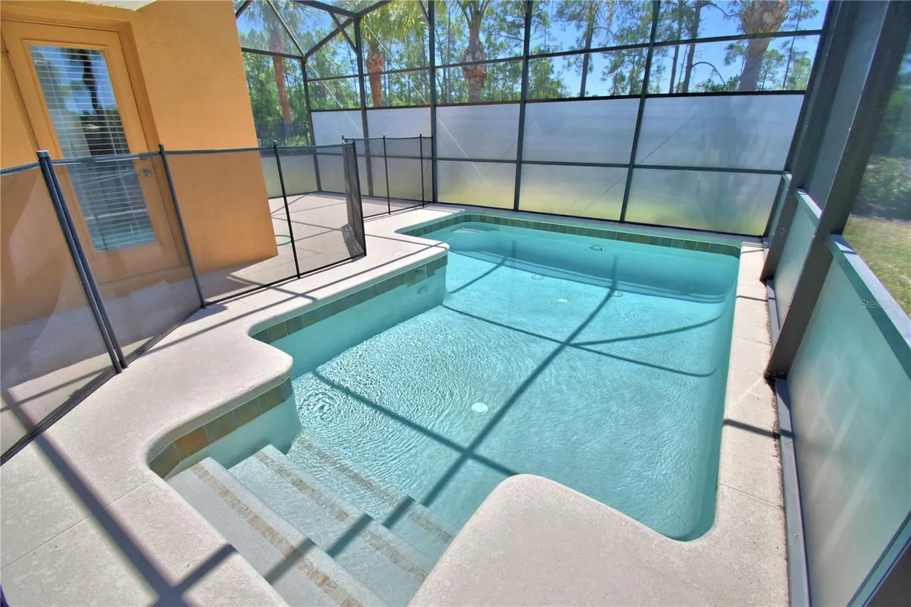 Slide show image of the Orlando Florida Home for Sale 59
