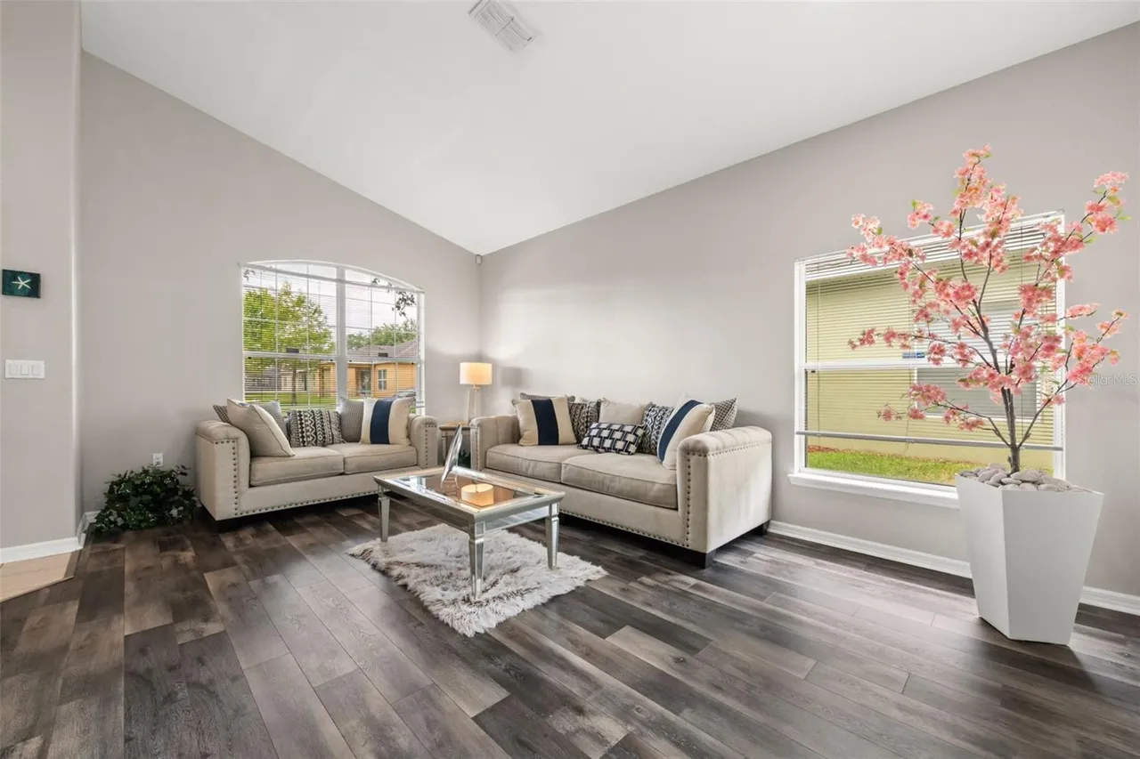 Slide show image of the Orlando Florida Home for Sale 10