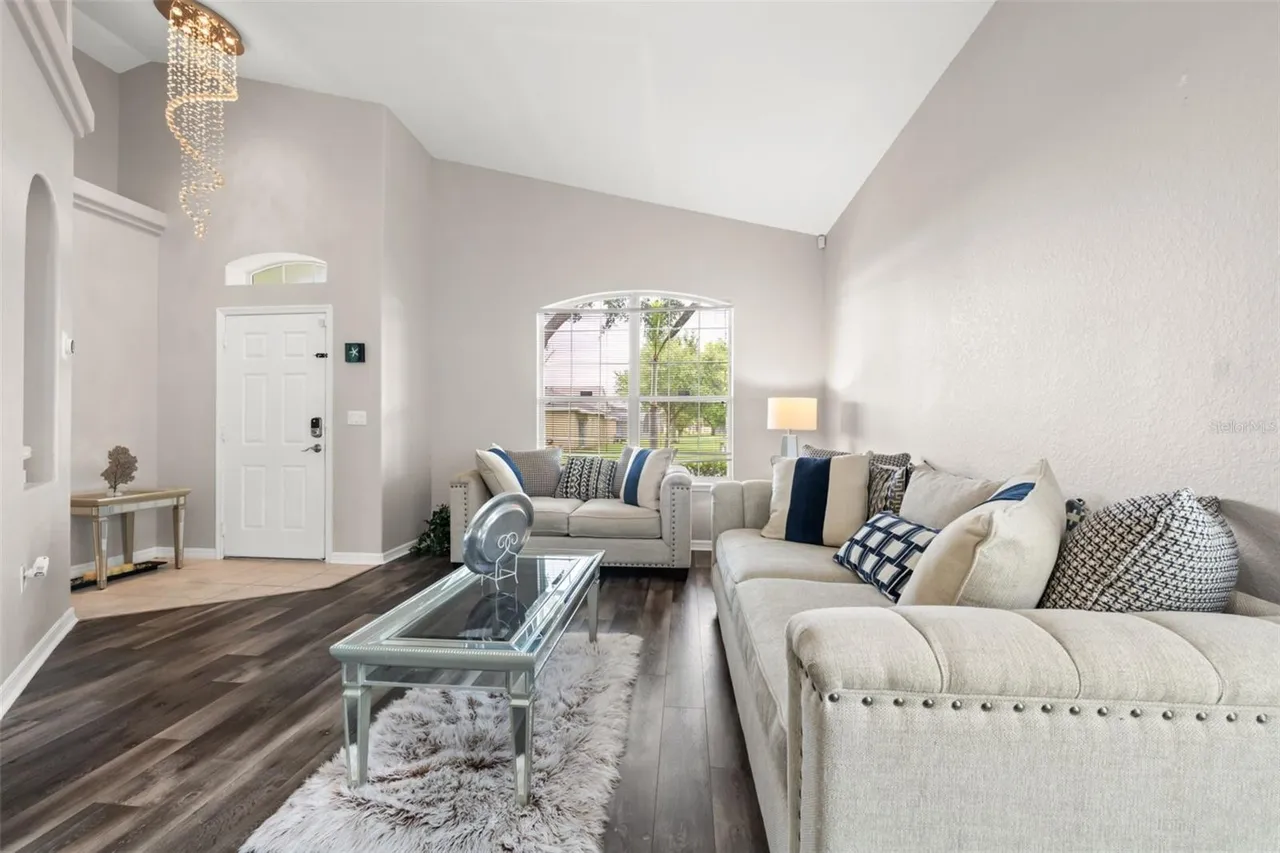 Slide show image of the Orlando Florida Home for Sale 11