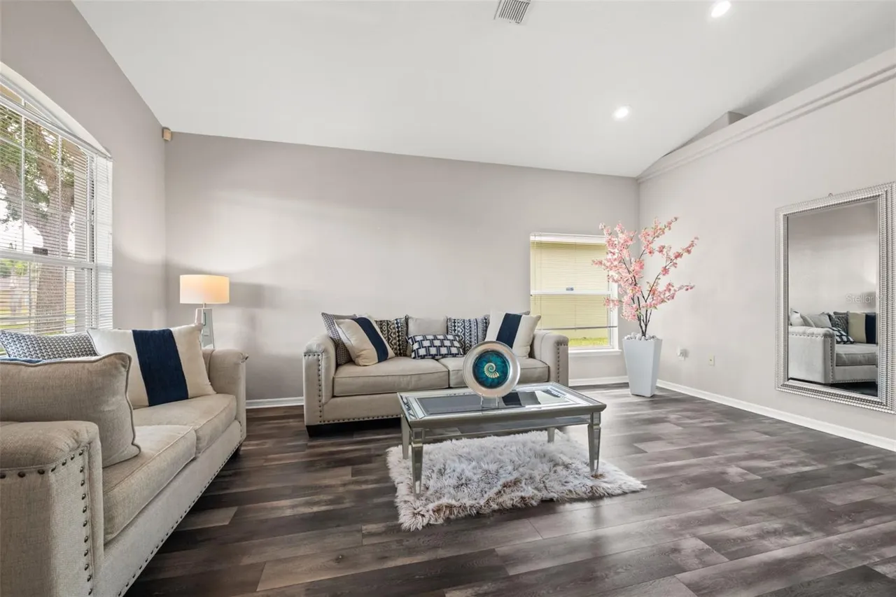 Slide show image of the Orlando Florida Home for Sale 12