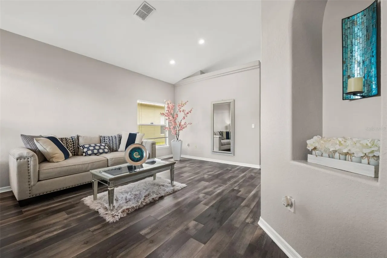 Slide show image of the Orlando Florida Home for Sale 13