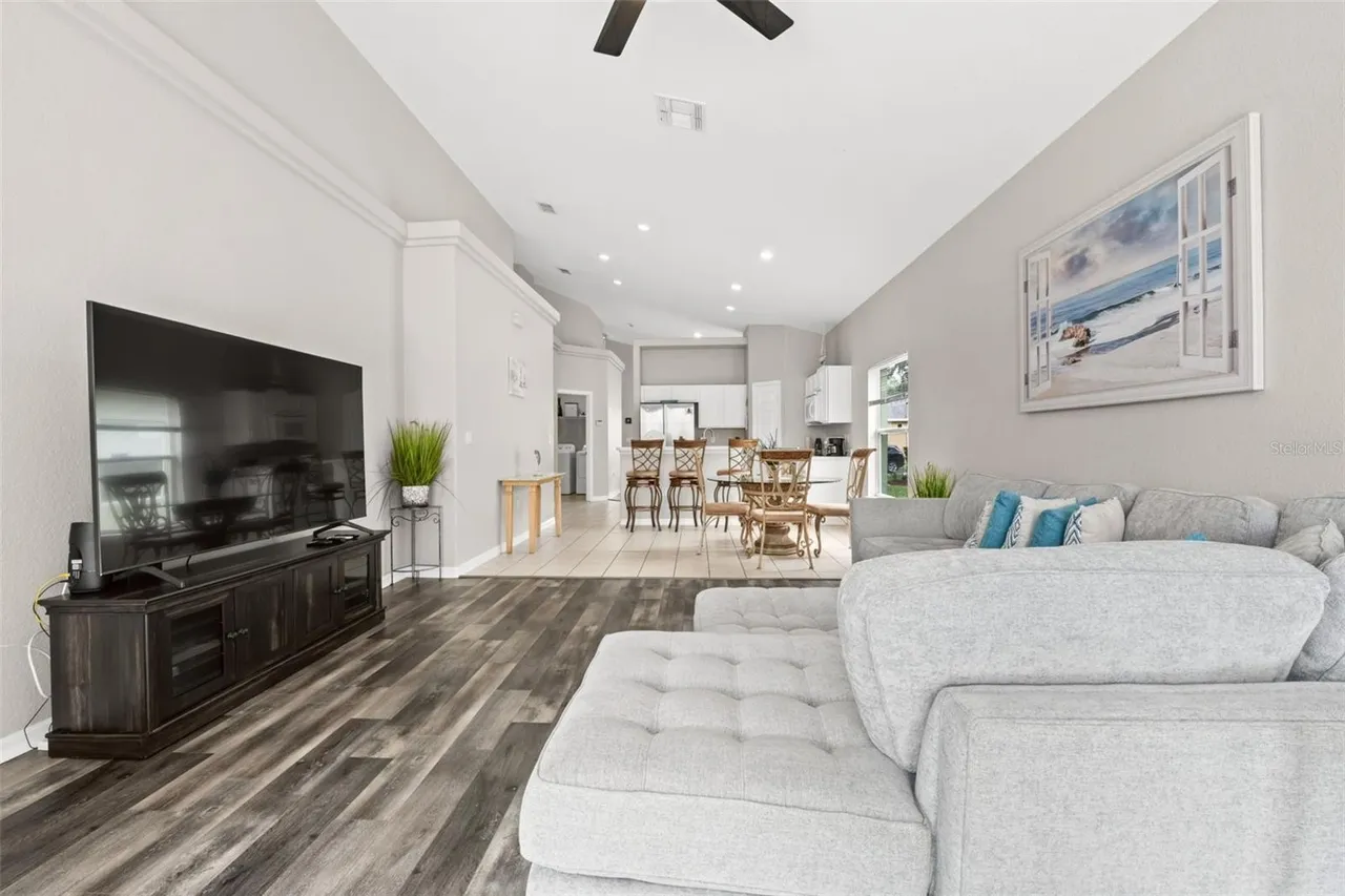 Slide show image of the Orlando Florida Home for Sale 16