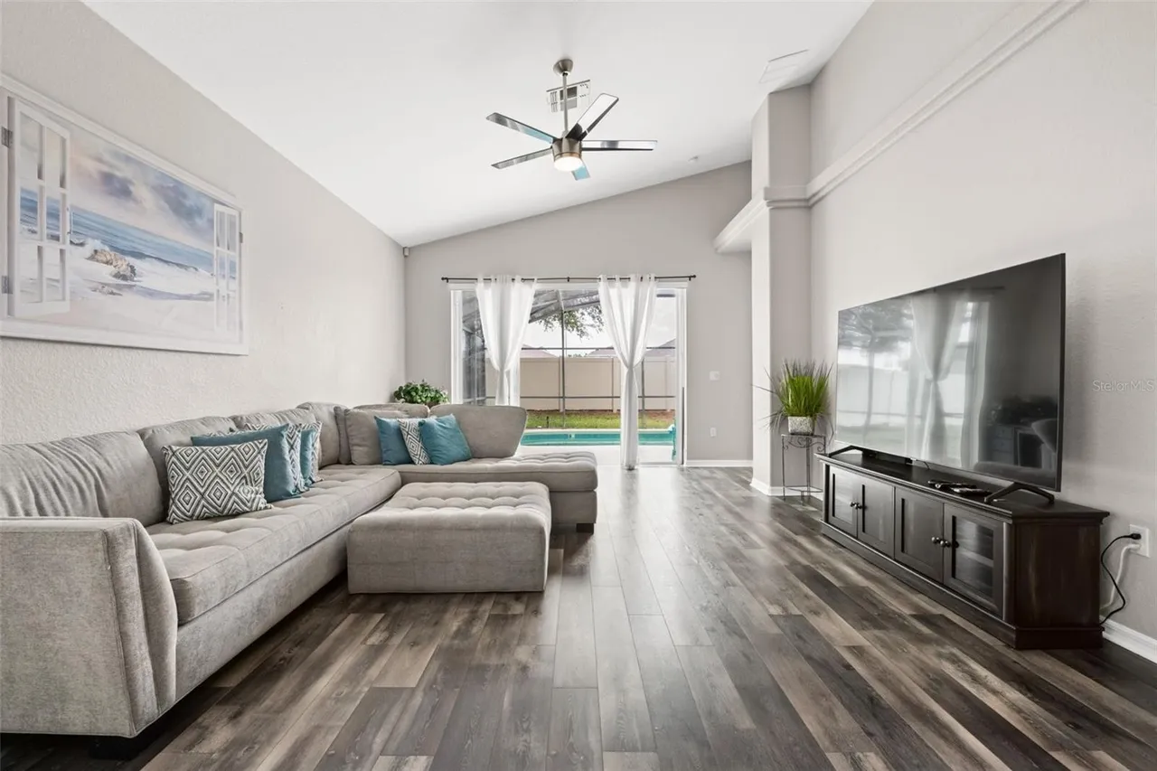 Slide show image of the Orlando Florida Home for Sale 17