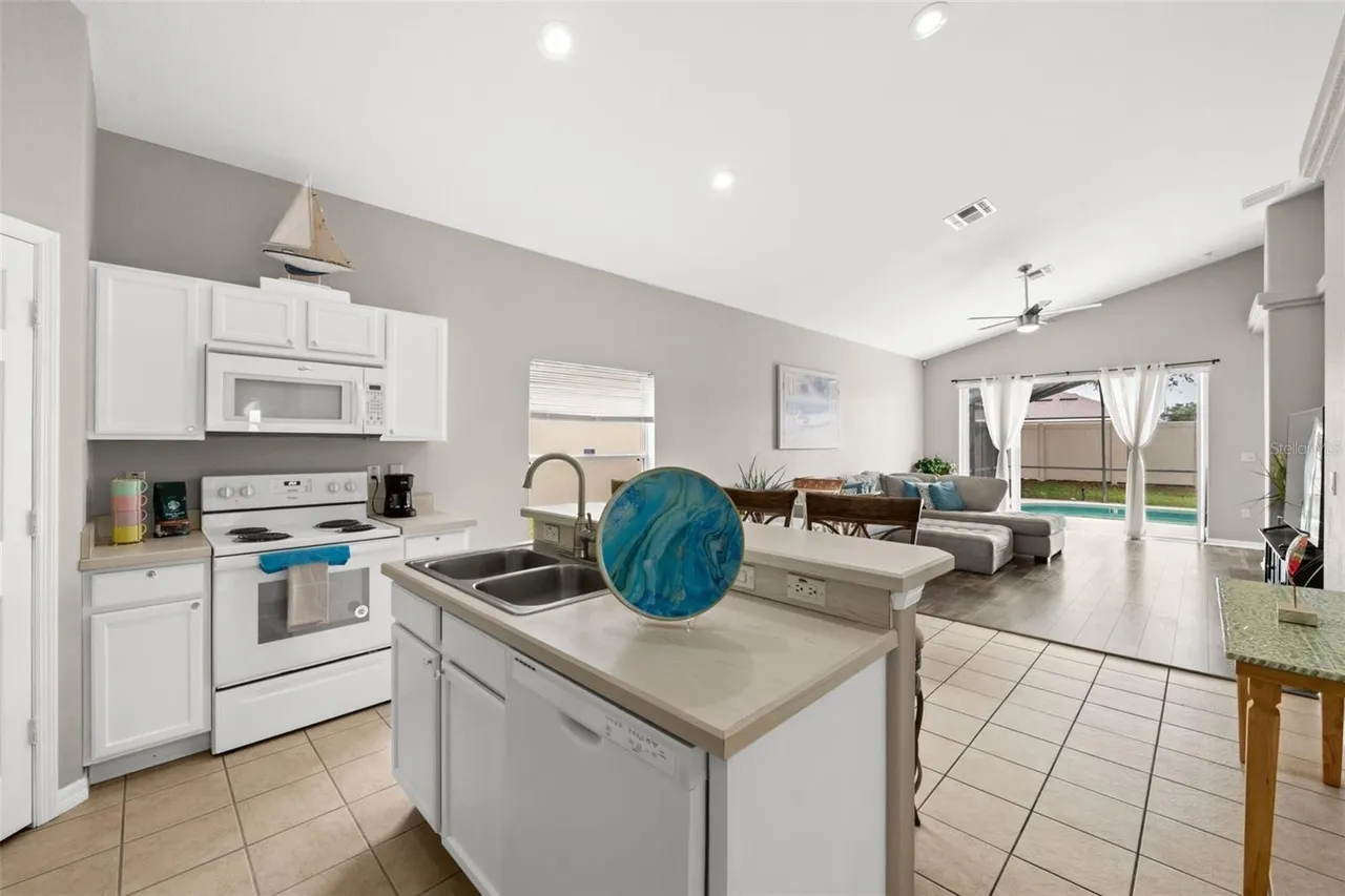 Slide show image of the Orlando Florida Home for Sale 19