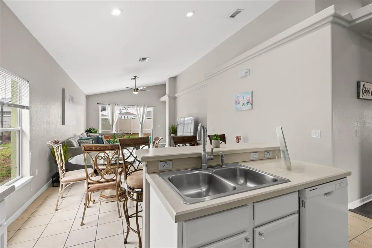 Slide show image of the Orlando Florida Home for Sale 23