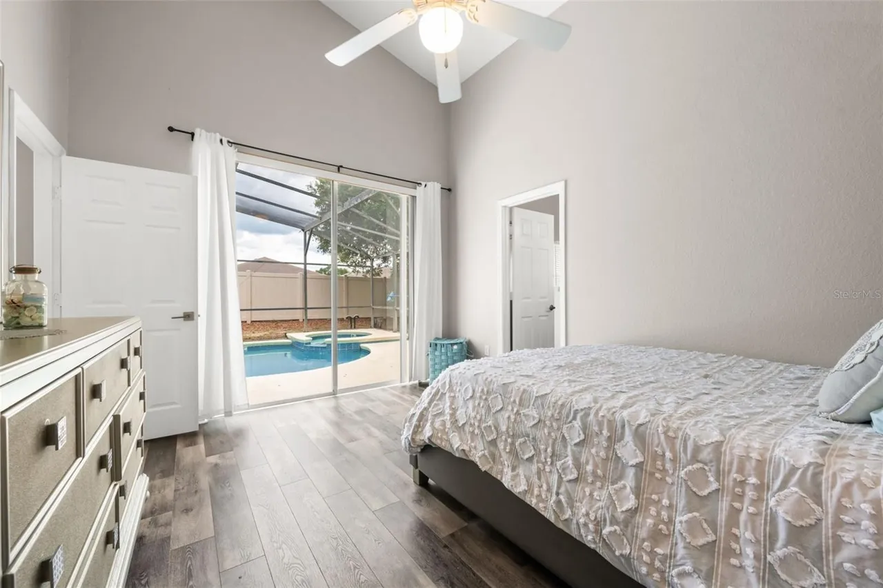 Slide show image of the Orlando Florida Home for Sale 25