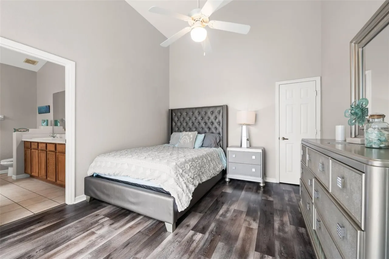 Slide show image of the Orlando Florida Home for Sale 27
