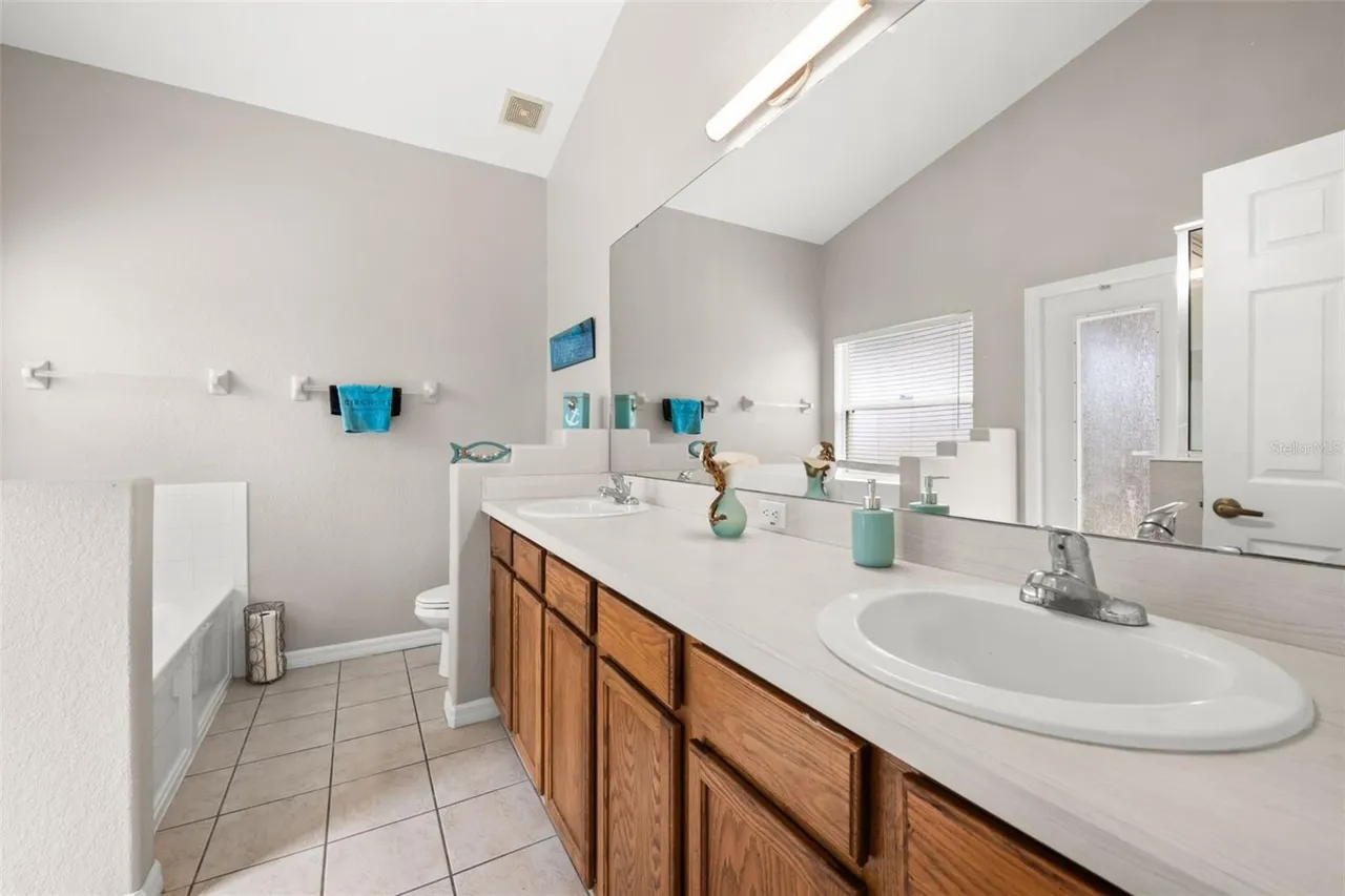 Slide show image of the Orlando Florida Home for Sale 28