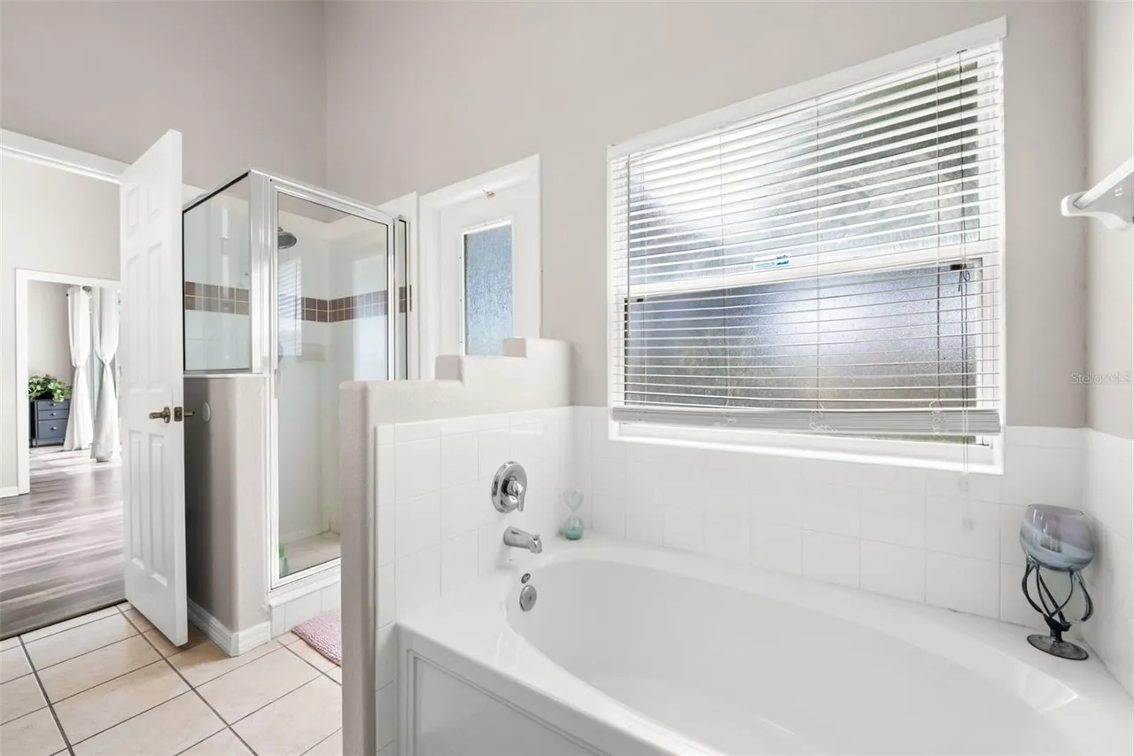 Slide show image of the Orlando Florida Home for Sale 30