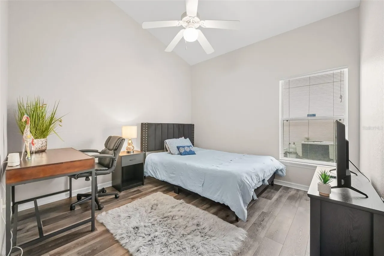 Slide show image of the Orlando Florida Home for Sale 32