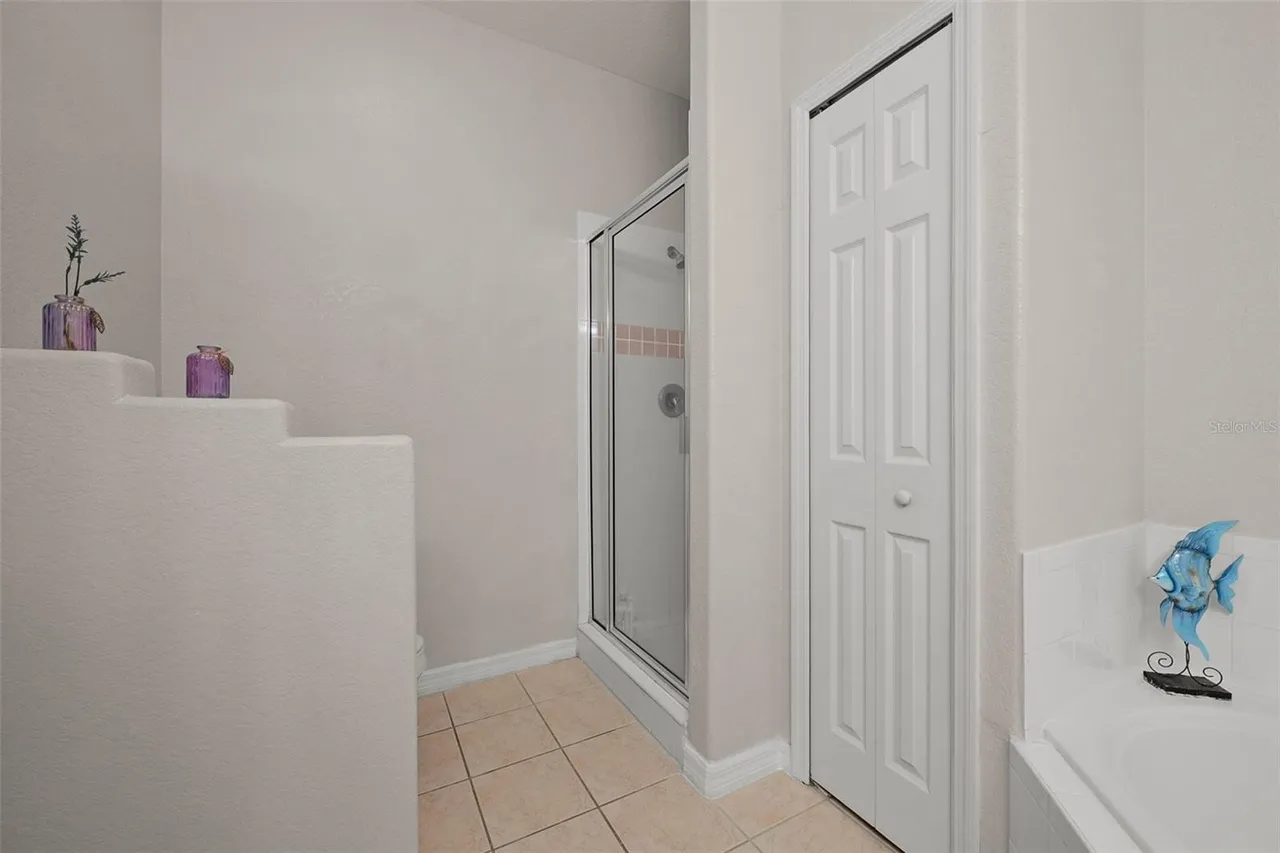 Slide show image of the Orlando Florida Home for Sale 36