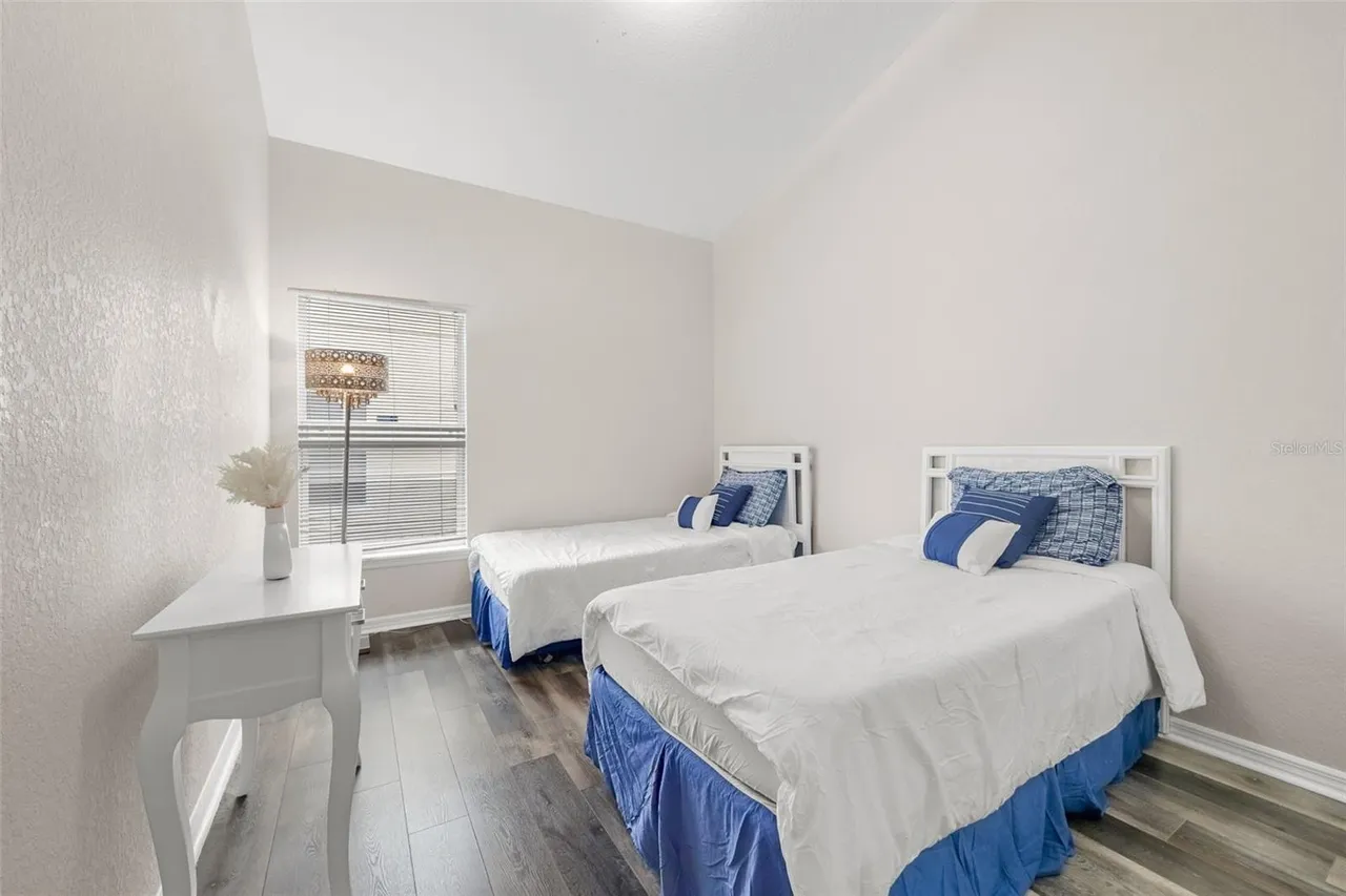 Slide show image of the Orlando Florida Home for Sale 37