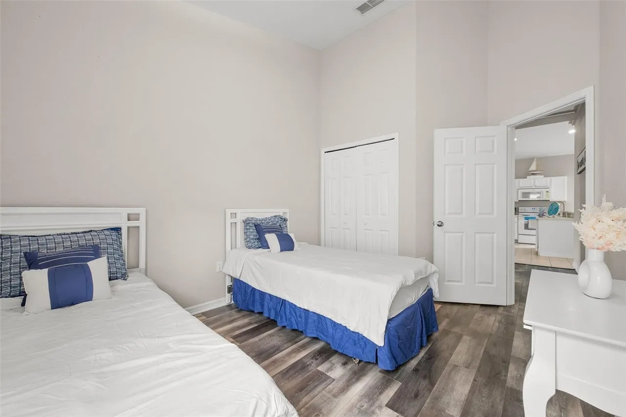 Slide show image of the Orlando Florida Home for Sale 38