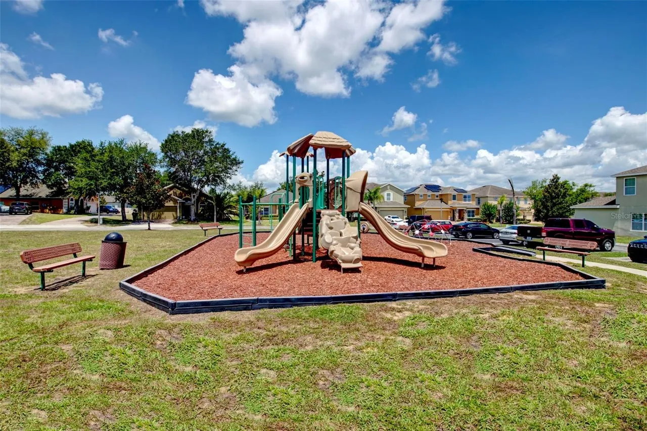 Slide show image of the Orlando Florida Home for Sale 46