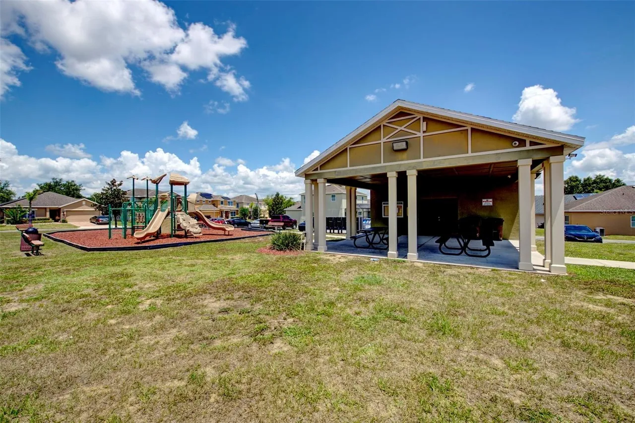 Slide show image of the Orlando Florida Home for Sale 47