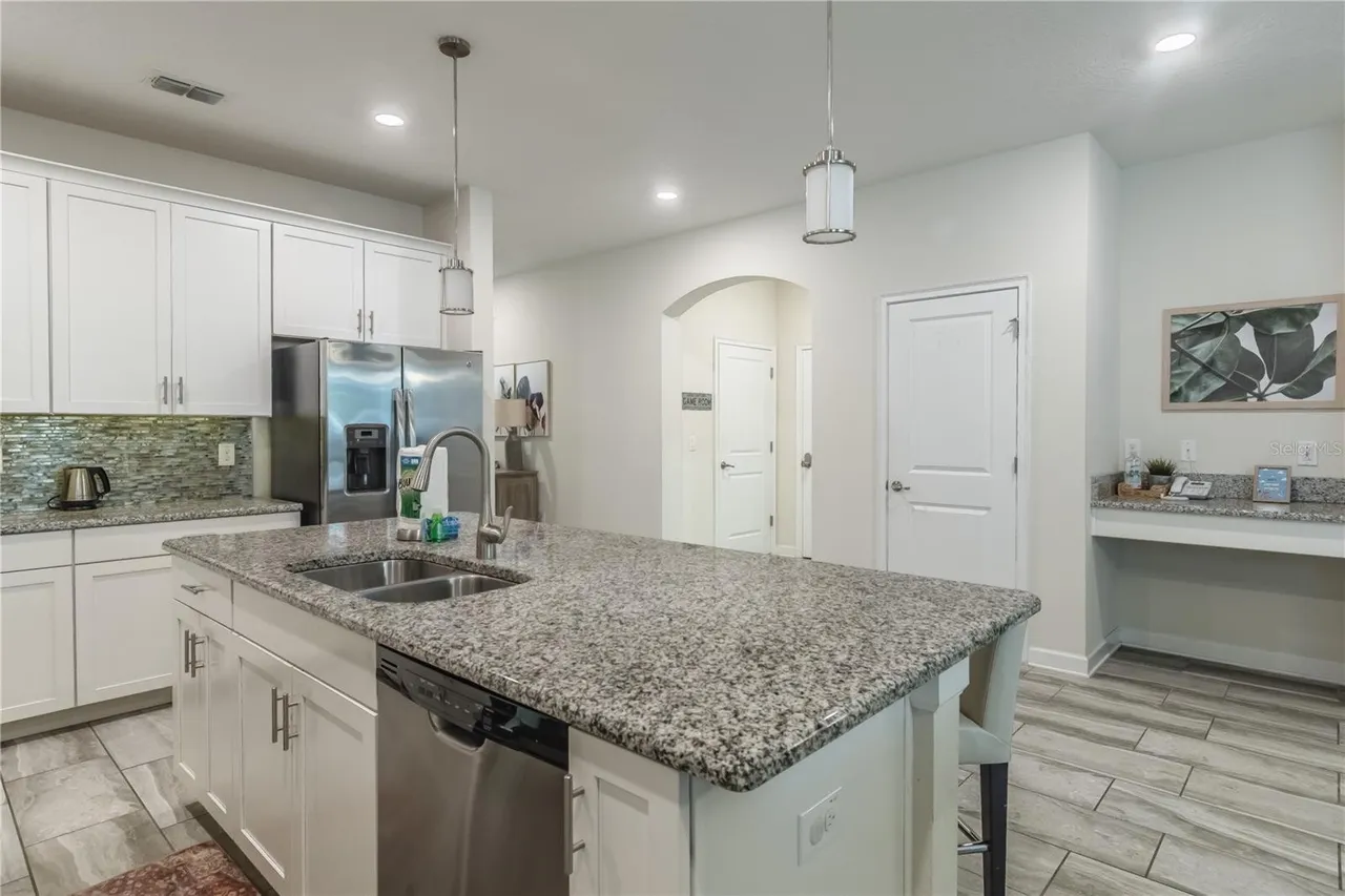 Slide show image of the Orlando Florida Home for Sale 09