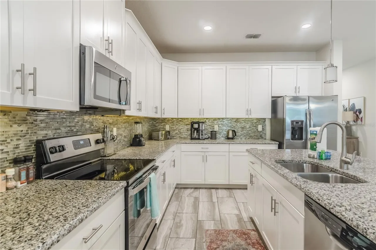 Slide show image of the Orlando Florida Home for Sale 10