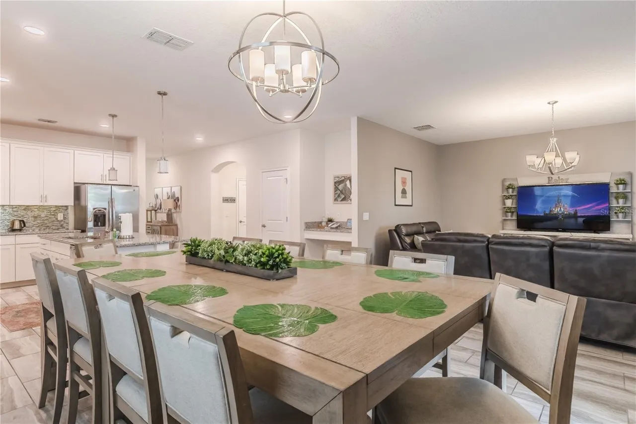 Slide show image of the Orlando Florida Home for Sale 12