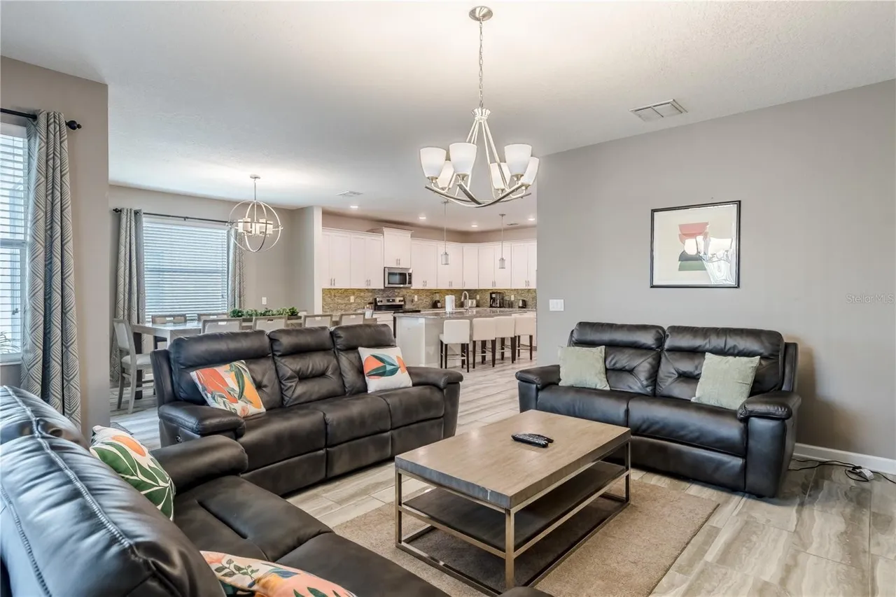 Slide show image of the Orlando Florida Home for Sale 14