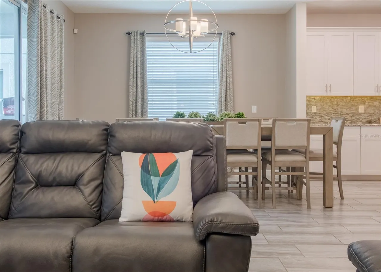 Slide show image of the Orlando Florida Home for Sale 15