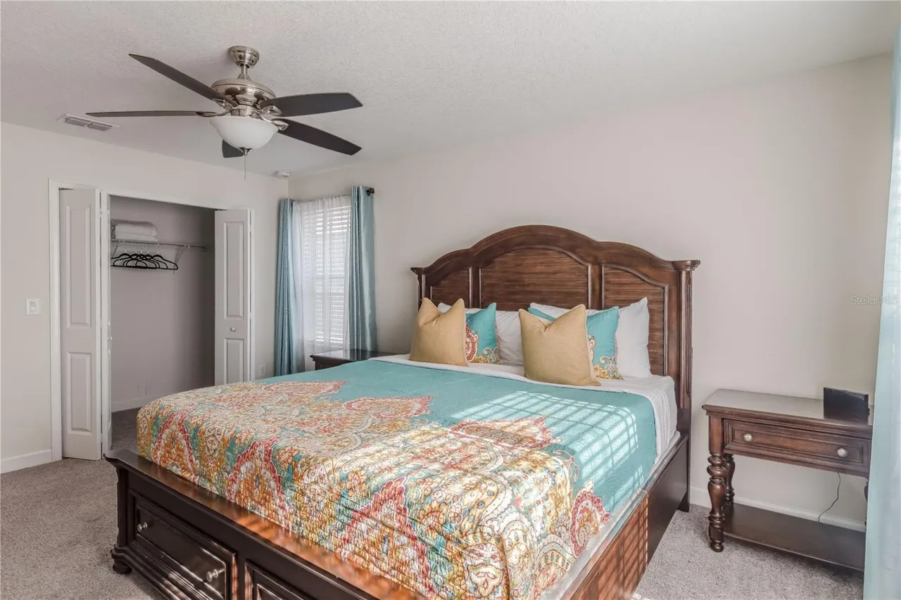 Slide show image of the Orlando Florida Home for Sale 18