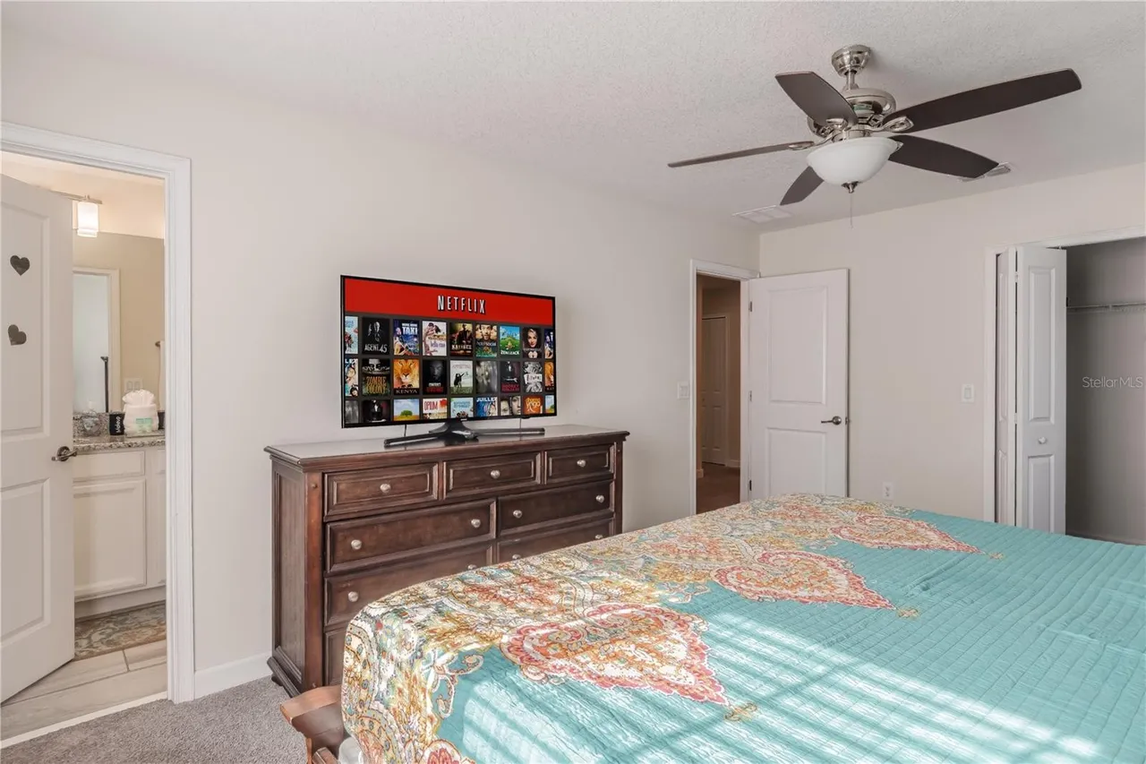 Slide show image of the Orlando Florida Home for Sale 19