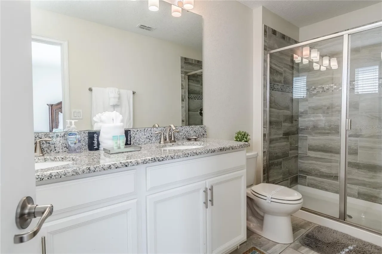 Slide show image of the Orlando Florida Home for Sale 20