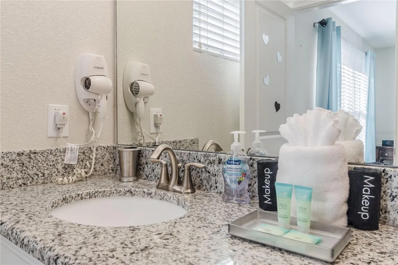Slide show image of the Orlando Florida Home for Sale 21