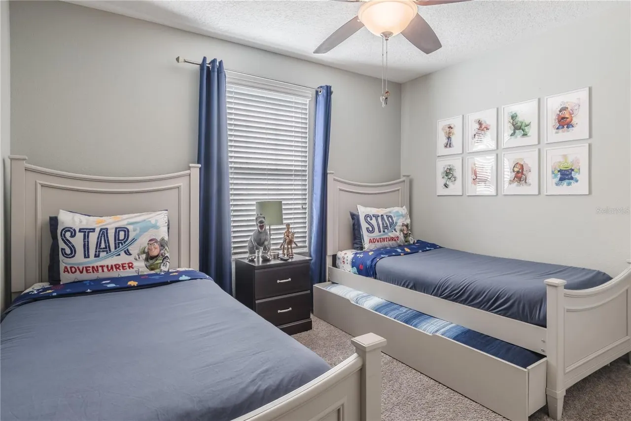 Slide show image of the Orlando Florida Home for Sale 22