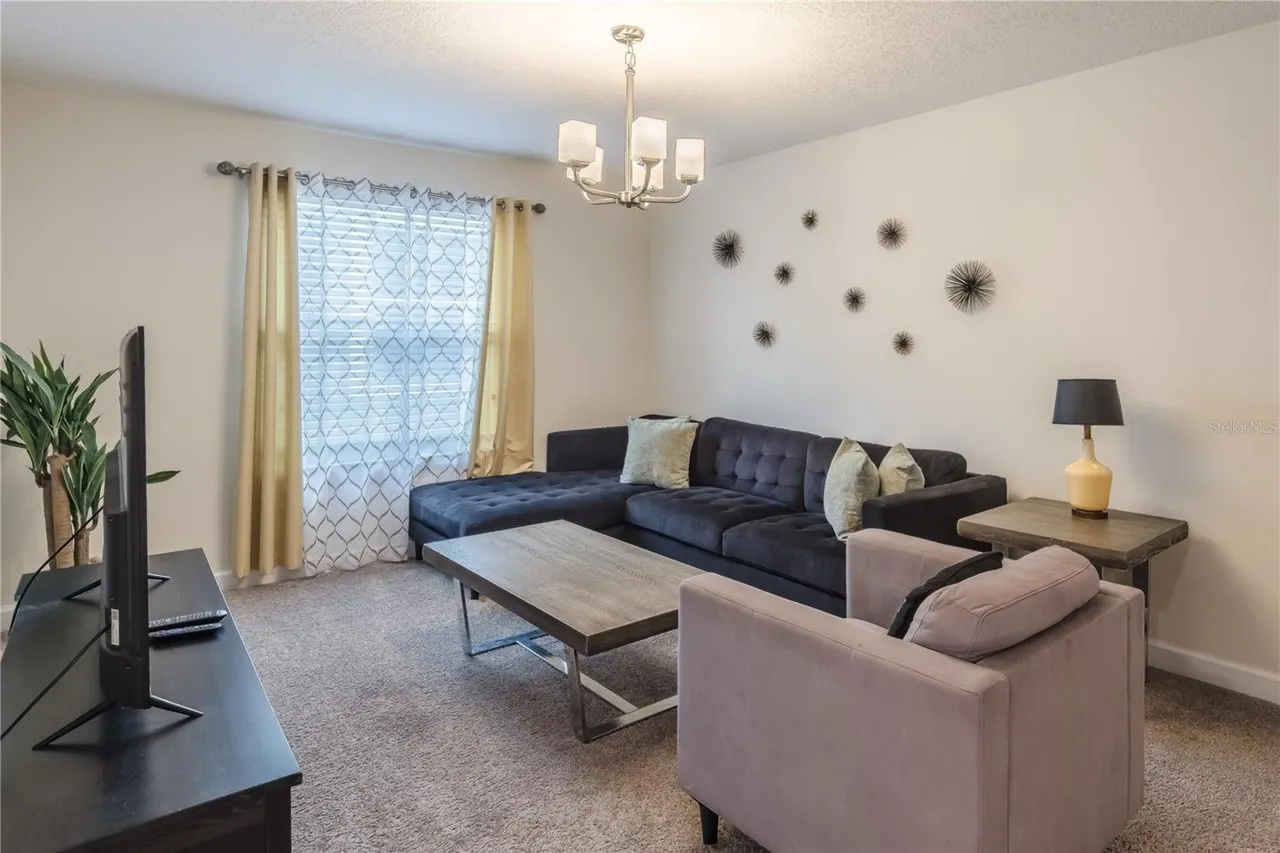 Slide show image of the Orlando Florida Home for Sale 25