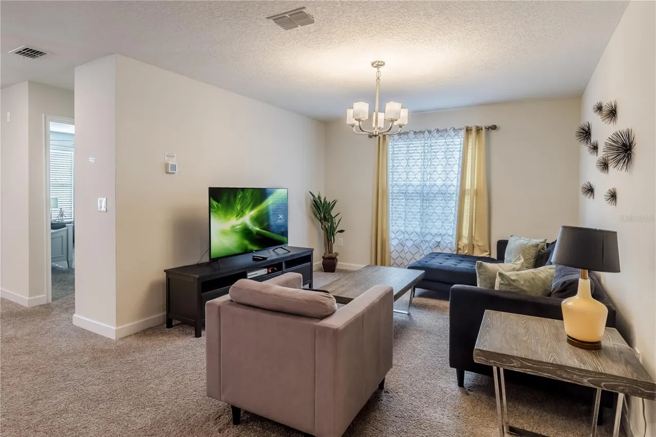 Slide show image of the Orlando Florida Home for Sale 26