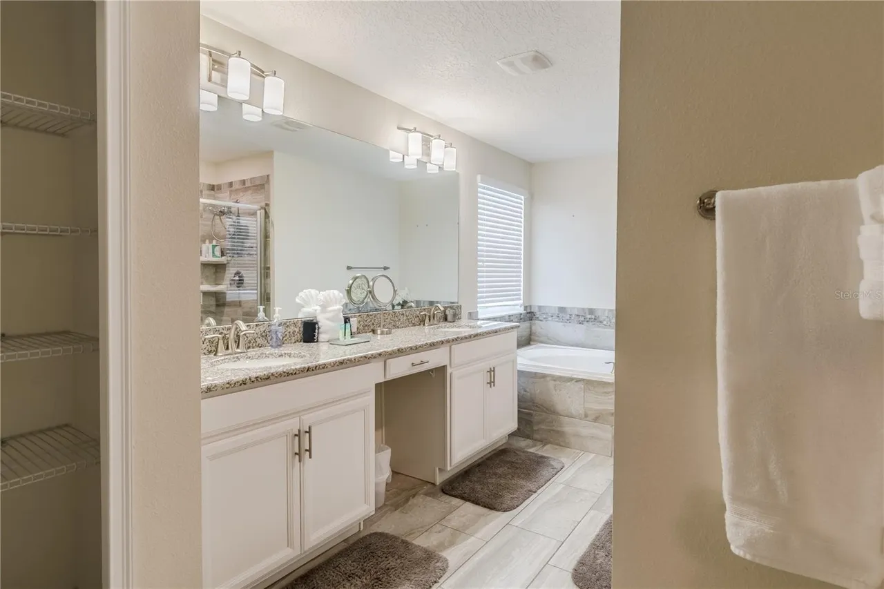 Slide show image of the Orlando Florida Home for Sale 30
