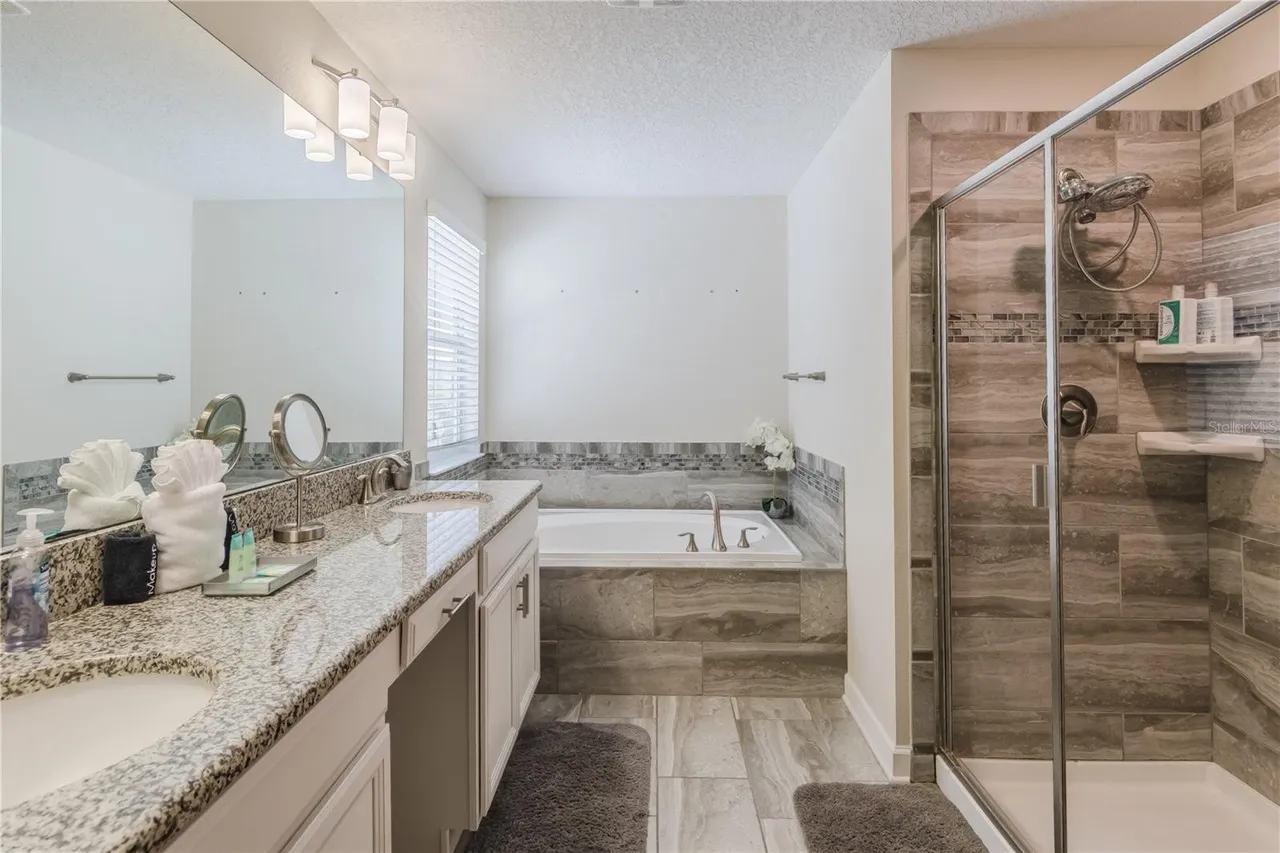 Slide show image of the Orlando Florida Home for Sale 31
