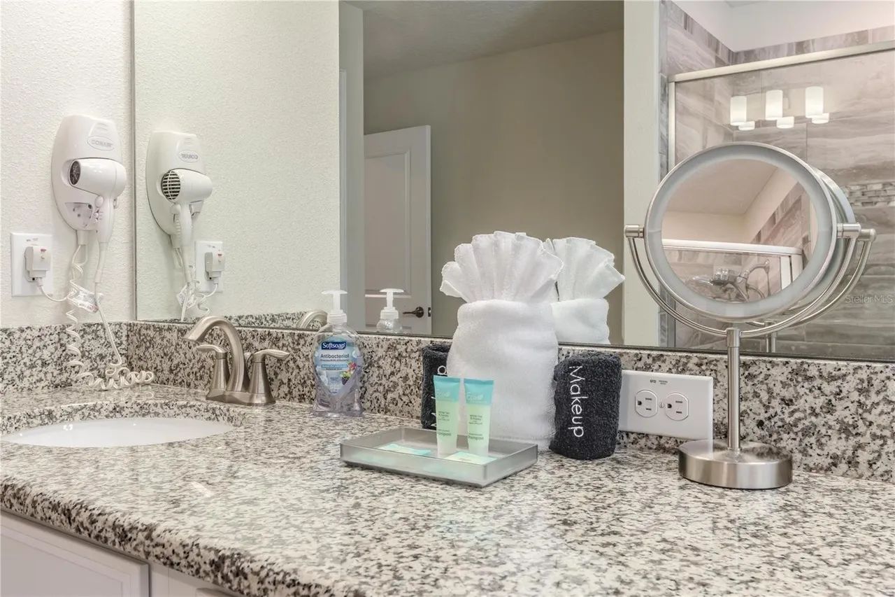 Slide show image of the Orlando Florida Home for Sale 33