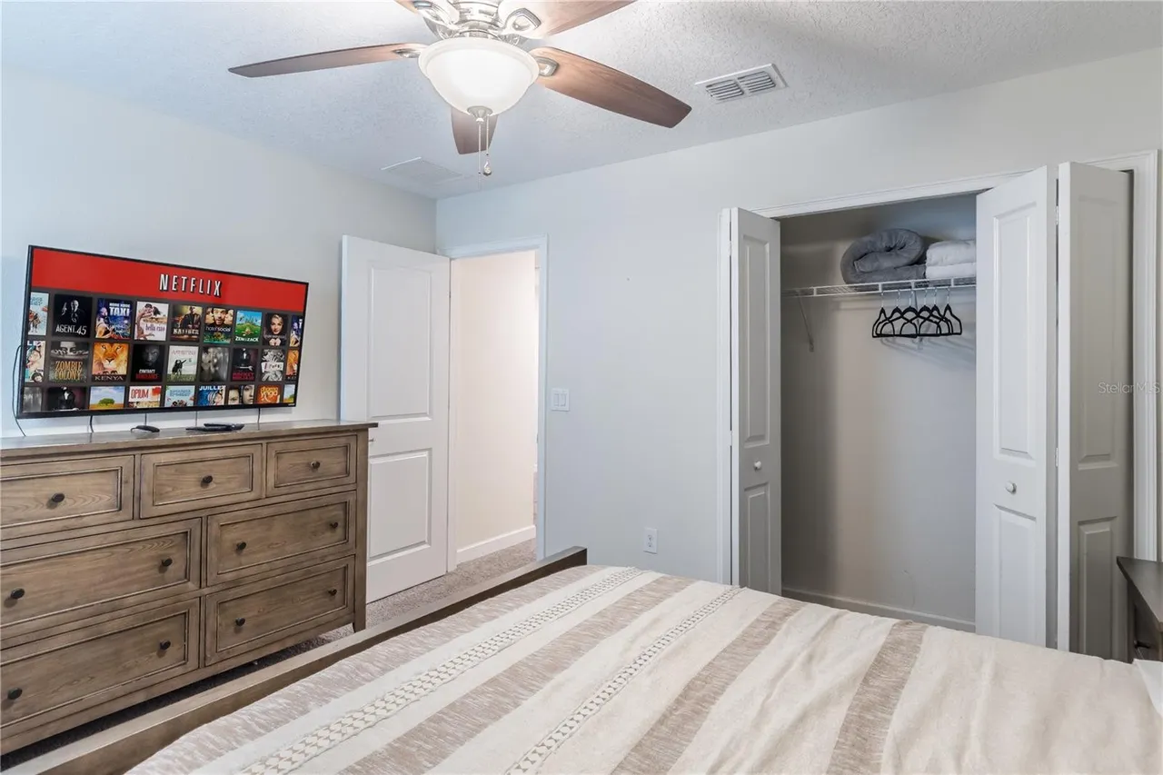 Slide show image of the Orlando Florida Home for Sale 36