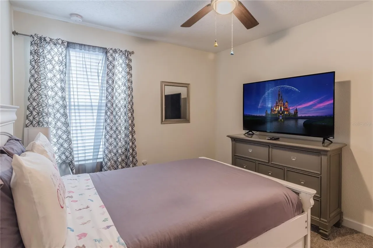 Slide show image of the Orlando Florida Home for Sale 37