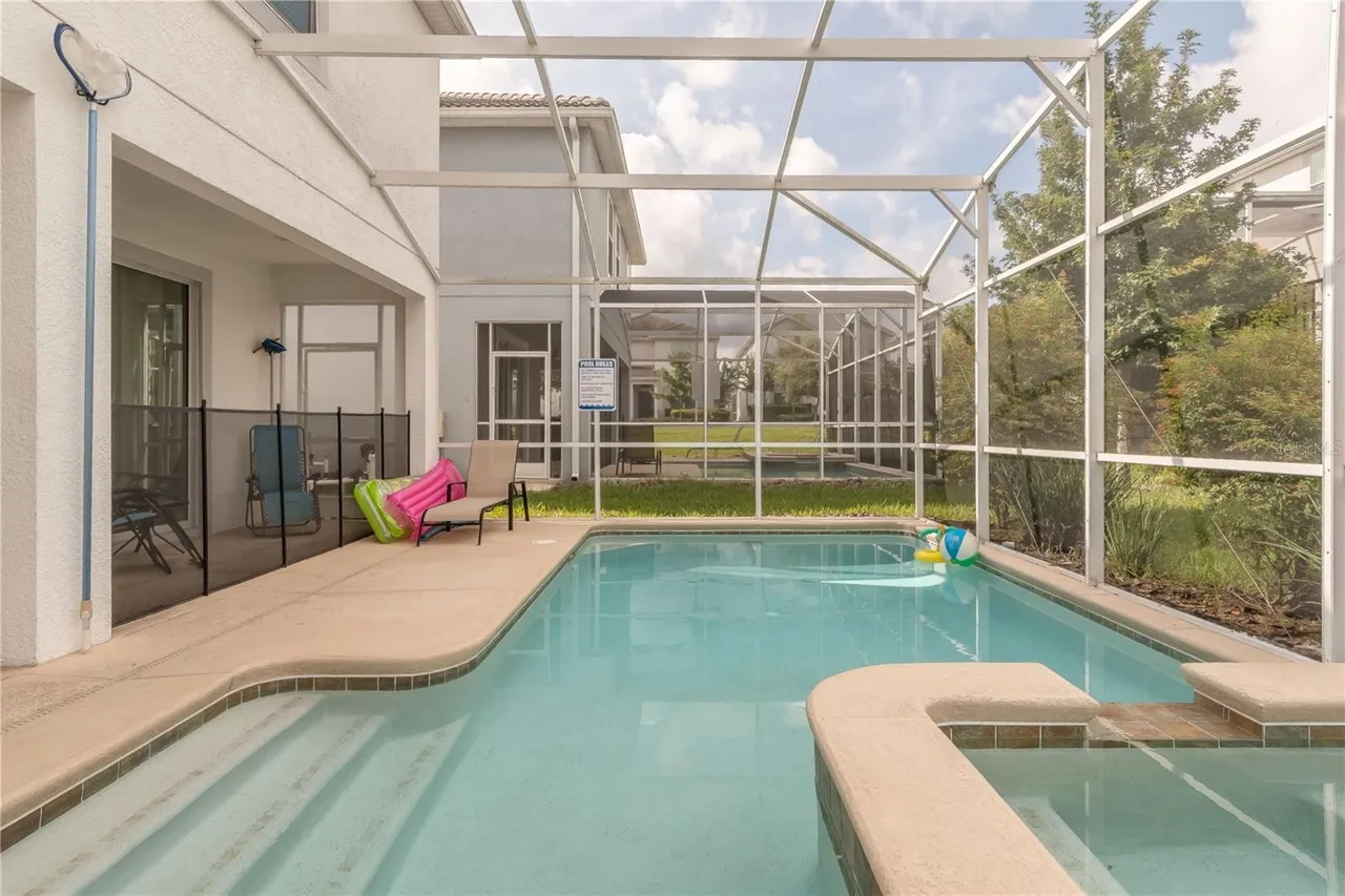 Slide show image of the Orlando Florida Home for Sale 41