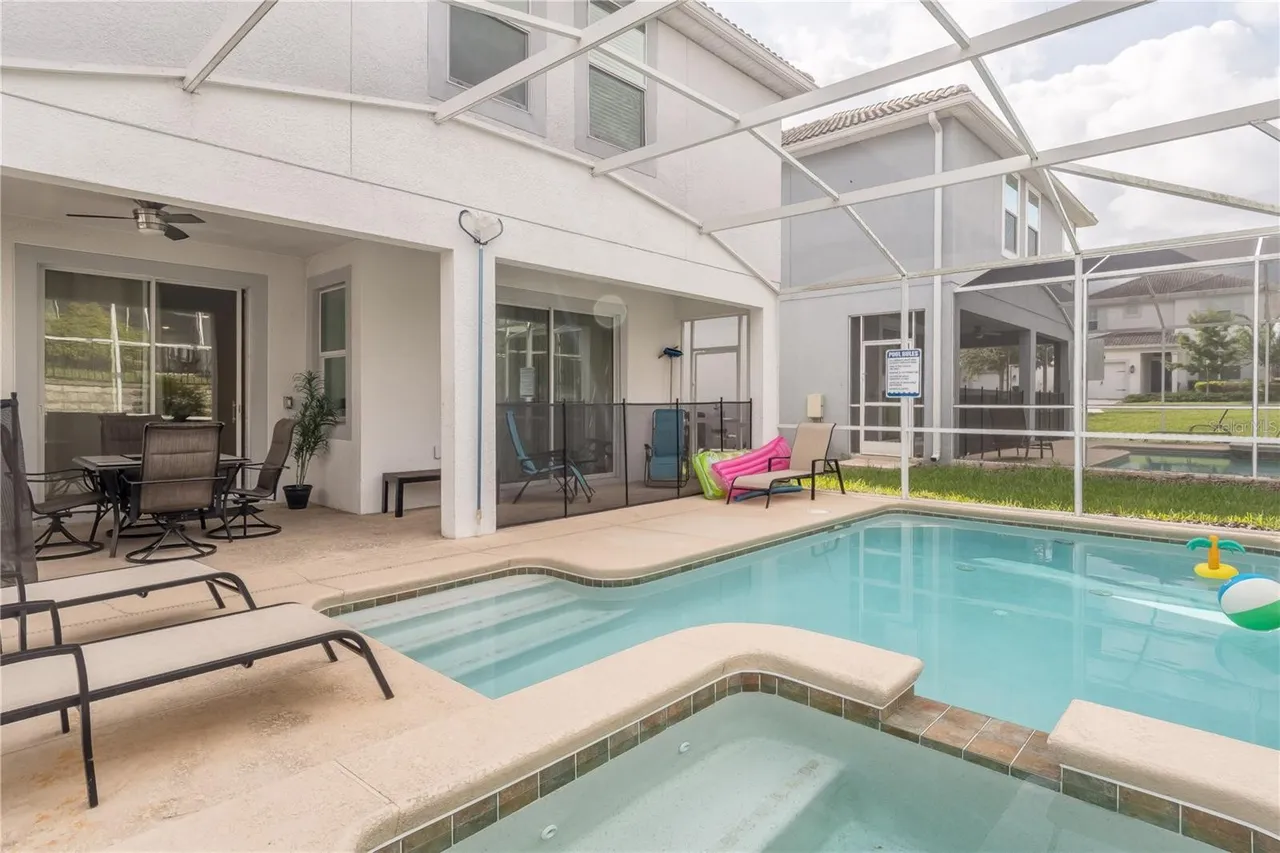 Slide show image of the Orlando Florida Home for Sale 42