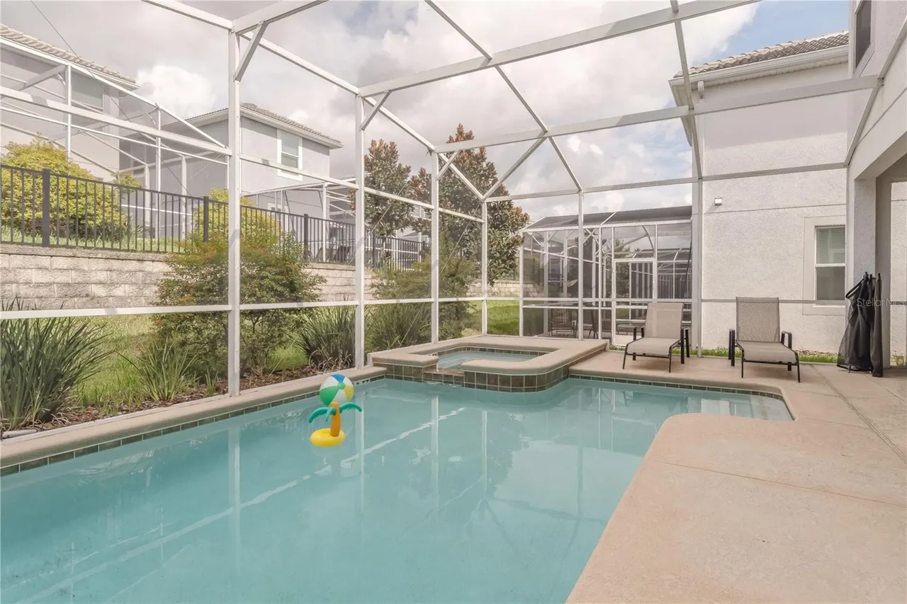 Slide show image of the Orlando Florida Home for Sale 43