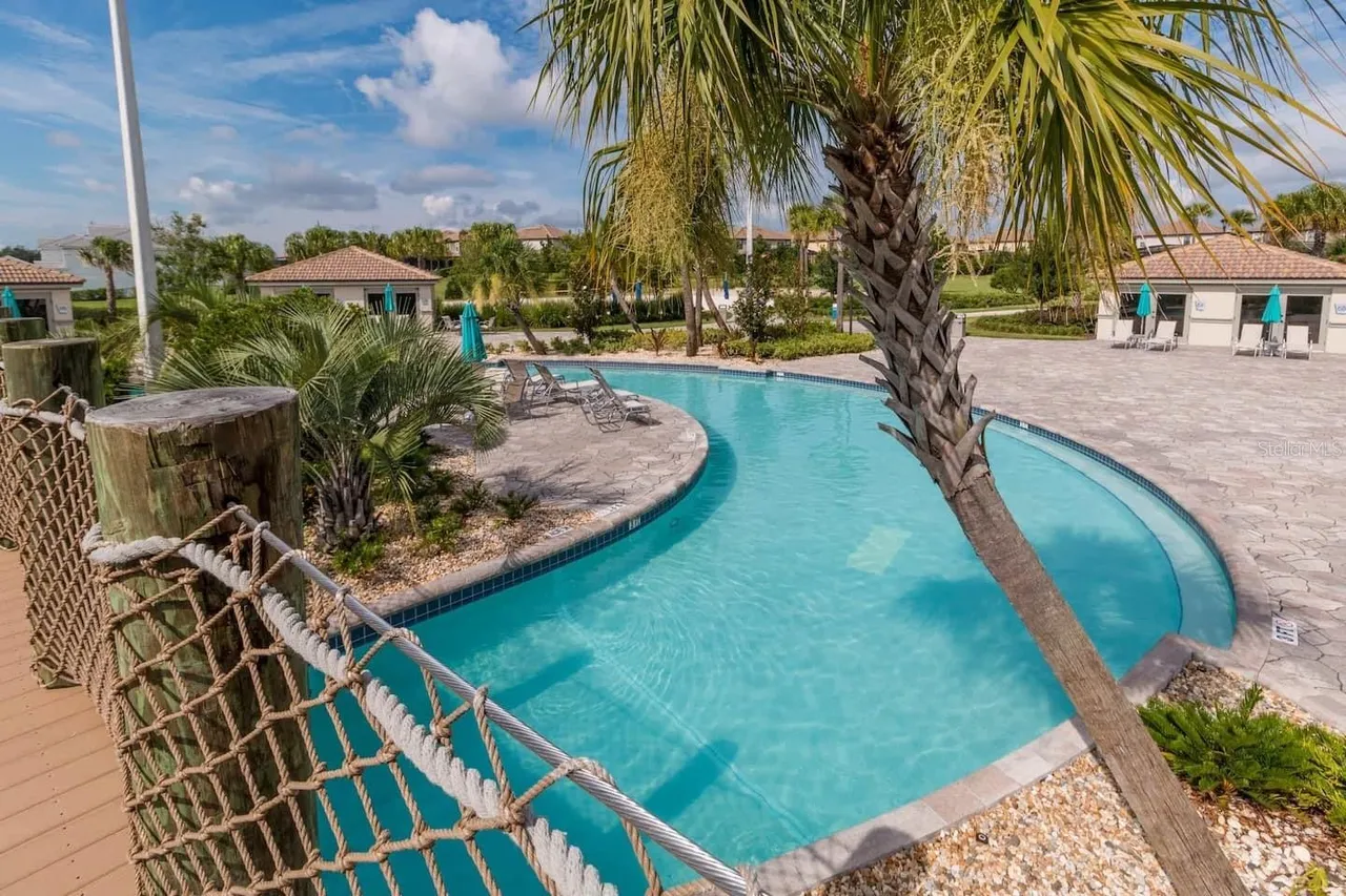 Slide show image of the Orlando Florida Home for Sale 44