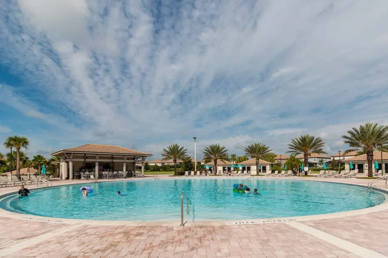 Slide show image of the Orlando Florida Home for Sale 47