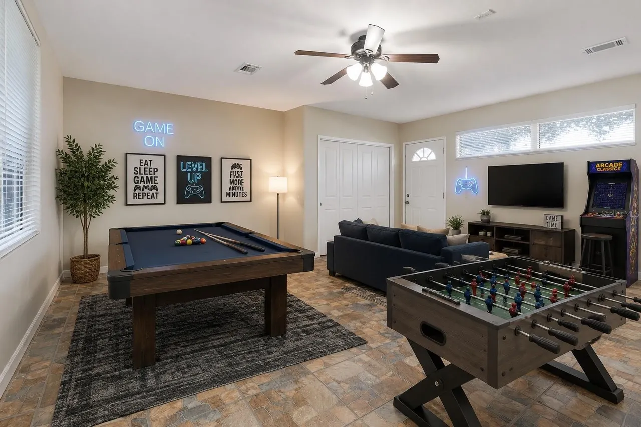 Slide show image of the Orlando Florida Home for Sale 13