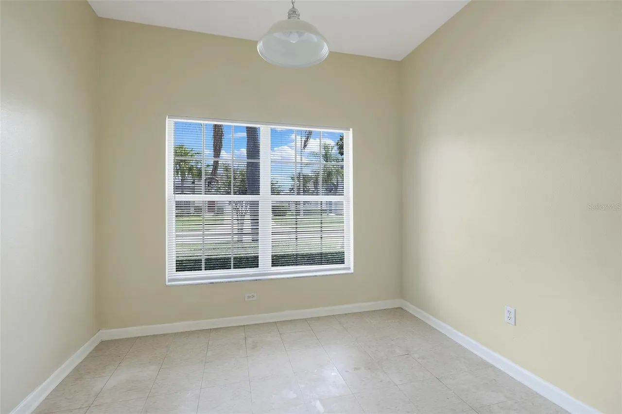 Slide show image of the Orlando Florida Home for Sale 15