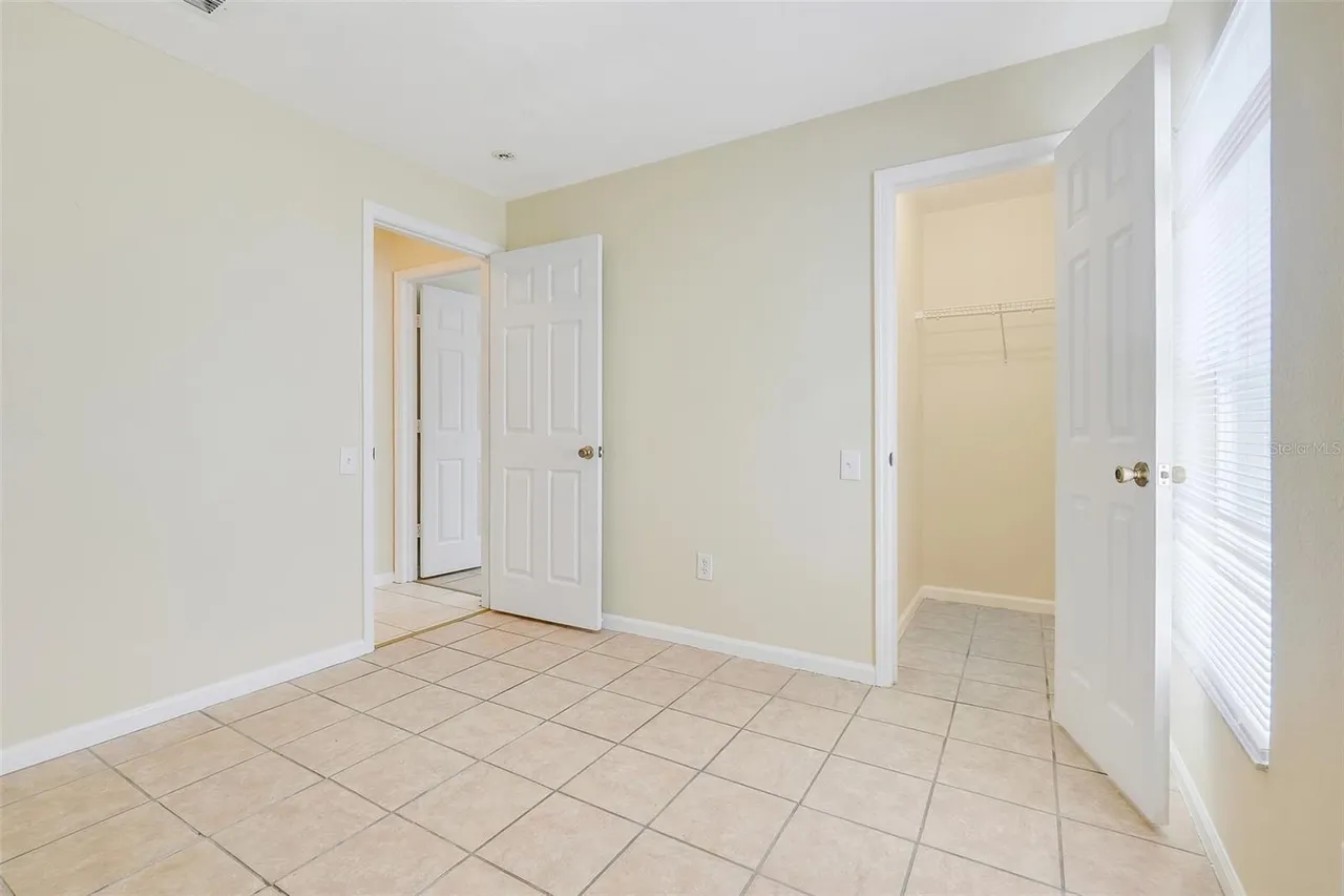 Slide show image of the Orlando Florida Home for Sale 16