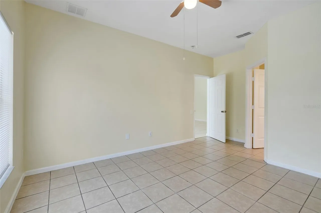 Slide show image of the Orlando Florida Home for Sale 17