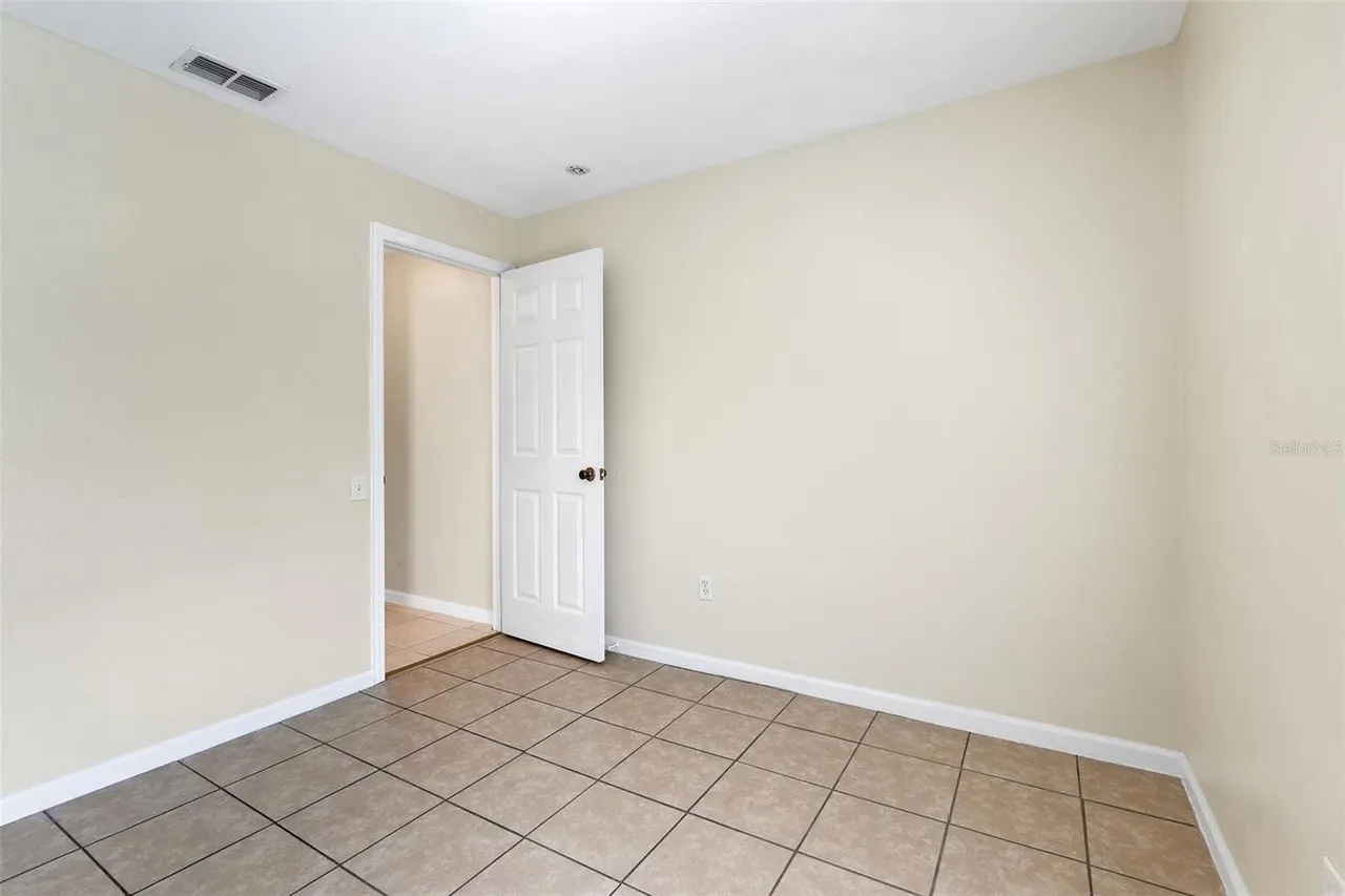 Slide show image of the Orlando Florida Home for Sale 18